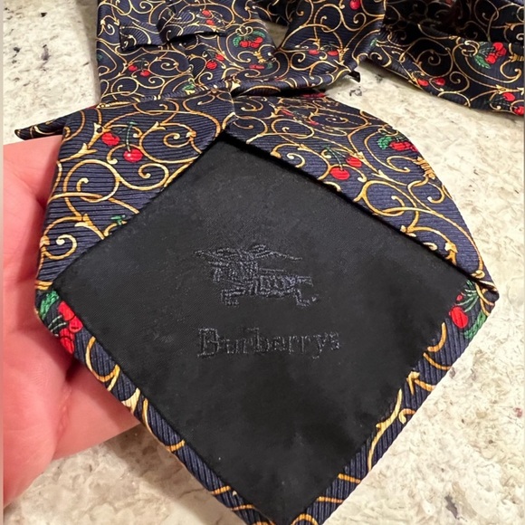 Burberry’s silk tie - Picture 4 of 5